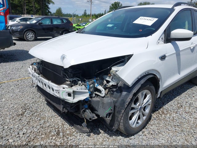 1FMCU9GD6JUB45046 Ford ESCAPE SE