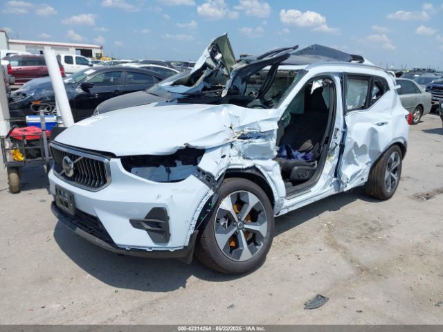 YV4L12UE6S2563585 Volvo Xc40 B5 Plus Bright Theme