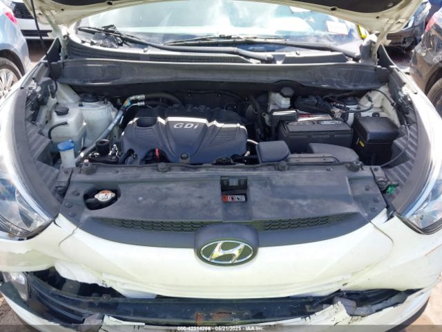 KM8JUCAG8FU020743 Hyundai TUCSON SE