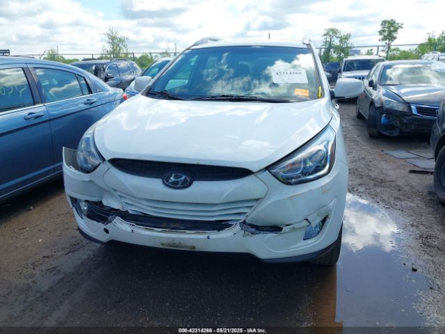 KM8JUCAG8FU020743 Hyundai TUCSON SE