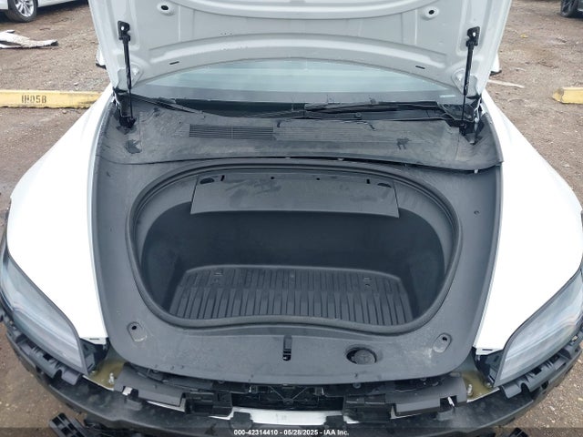 5YJ3E1EBXRF770011 Tesla 2024