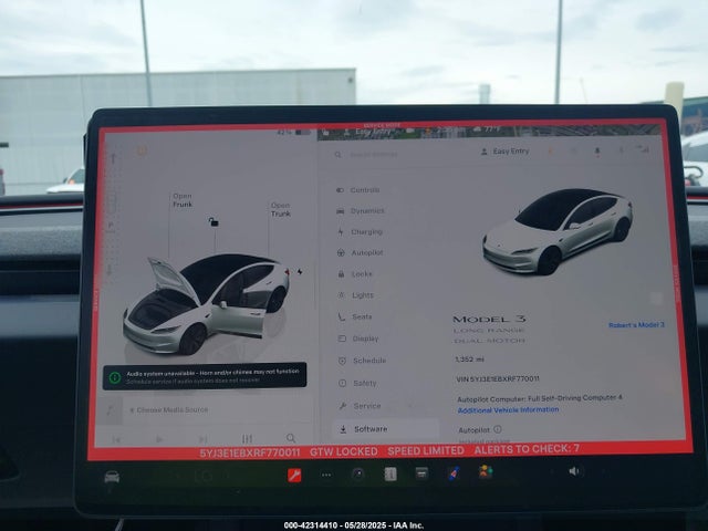 5YJ3E1EBXRF770011 Tesla 2024