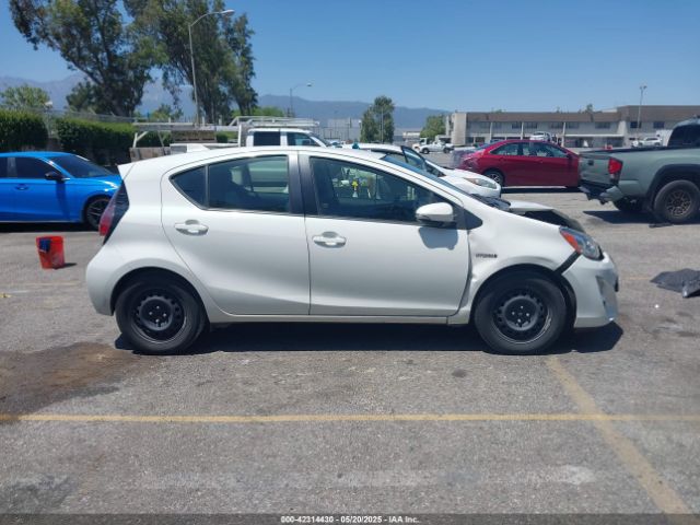 JTDKDTB35F1581312 Toyota Prius C One