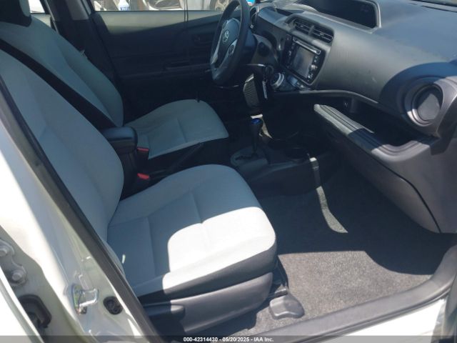 JTDKDTB35F1581312 Toyota Prius C One