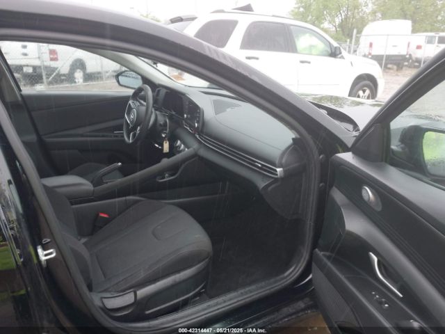 KMHLL4AG7MU103644 Hyundai ELANTRA SE