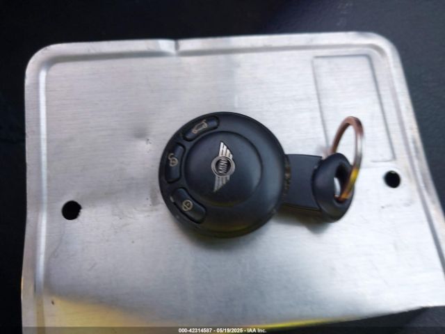 2010 MINI COOPER WMWMF3C53ATZ25765 Photo 10
