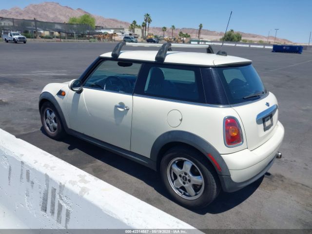 2010 MINI COOPER WMWMF3C53ATZ25765 Photo 2