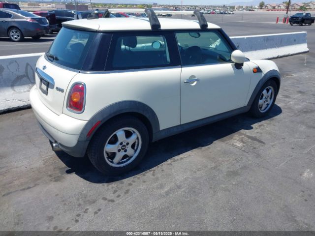 2010 MINI COOPER WMWMF3C53ATZ25765 Photo 3