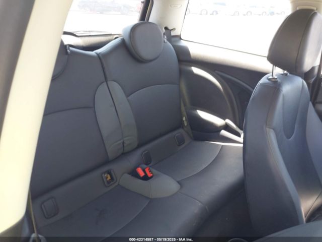 2010 MINI COOPER WMWMF3C53ATZ25765 Photo 7