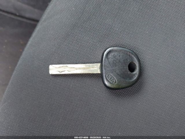 KNADM4A39E6381211 KIA RIO LX