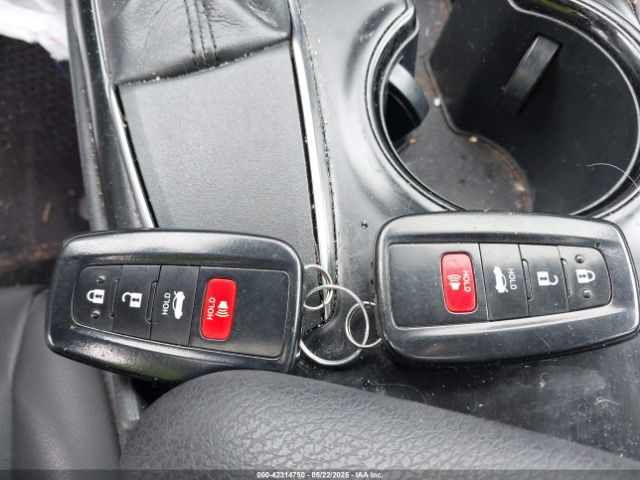 4T1B11HK6KU778697 Toyota CAMRY SE