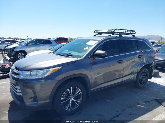 5TDZARFH8HS023377 Toyota Highlander Le
