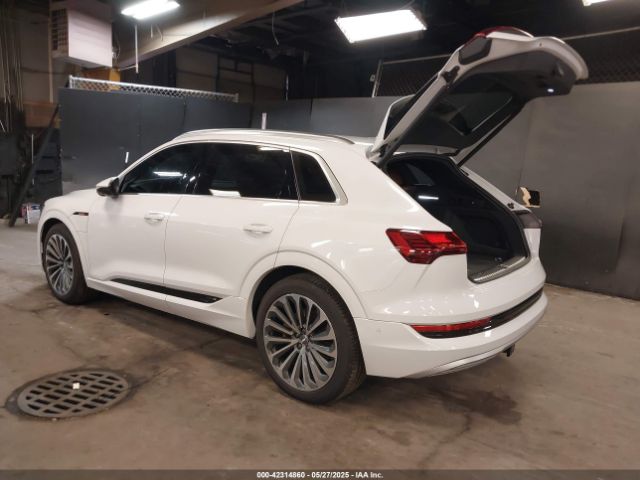 2019 AUDI E-TRON WA1VABGE3KB012371 Photo 2