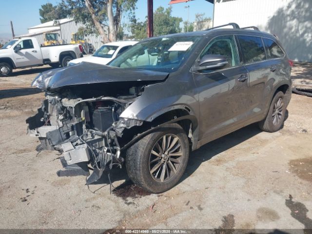 2018 TOYOTA HIGHLANDER 5TDKZRFH2JS537922 Photo 1