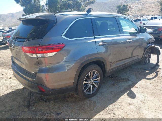 2018 TOYOTA HIGHLANDER 5TDKZRFH2JS537922 Photo 3