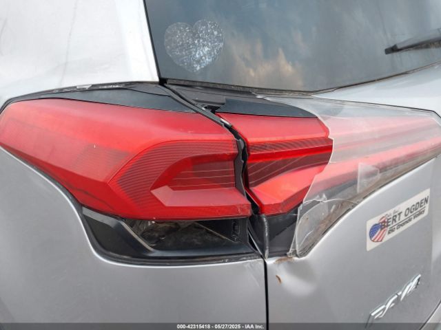 2T3ZFREV9HW397441 Toyota RAV4 LE