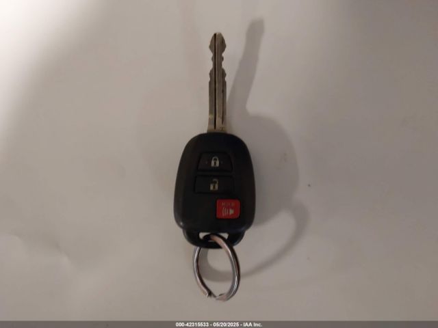 2T3BFREV1JW744056 Toyota RAV4 LE