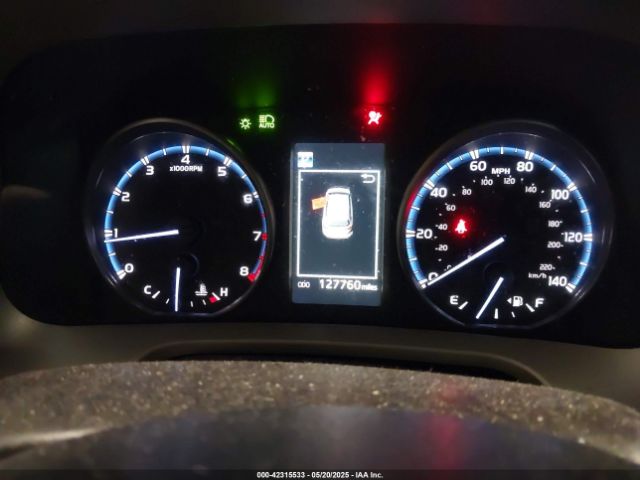 2T3BFREV1JW744056 Toyota RAV4 LE