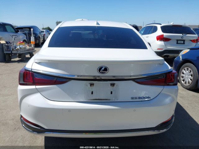 58ADA1C1XMU003788 Lexus ES 300H