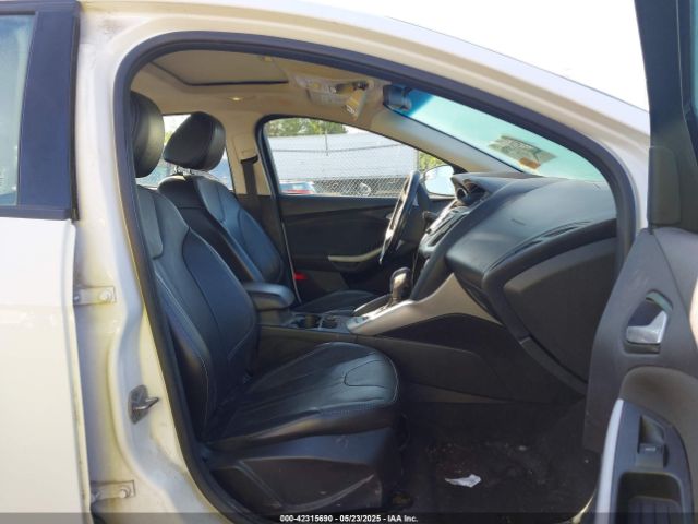 1FADP3F24EL137056 Ford FOCUS SE