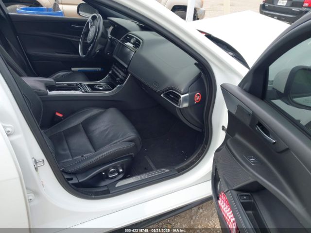 2018 JAGUAR XE SAJAG4FV5JCP36363 Photo 4