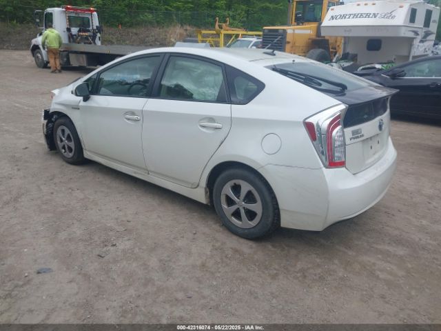 2014 TOYOTA PRIUS JTDKN3DU5E1749631 Photo 2