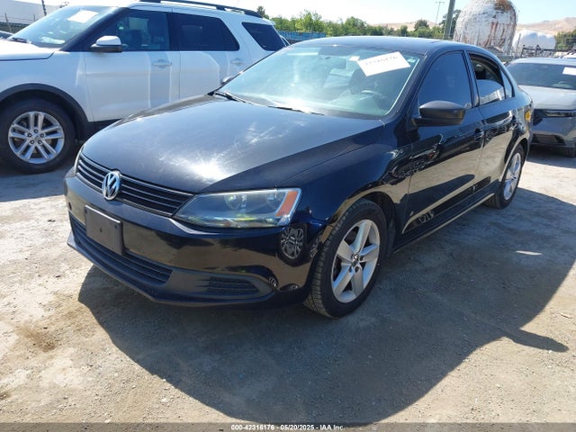 3VW2K7AJ9EM207135 Volkswagen Jetta 2.0l S