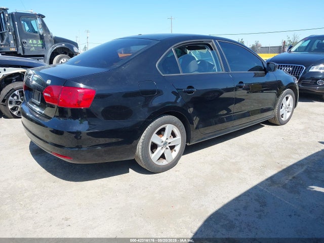 3VW2K7AJ9EM207135 Volkswagen Jetta 2.0l S