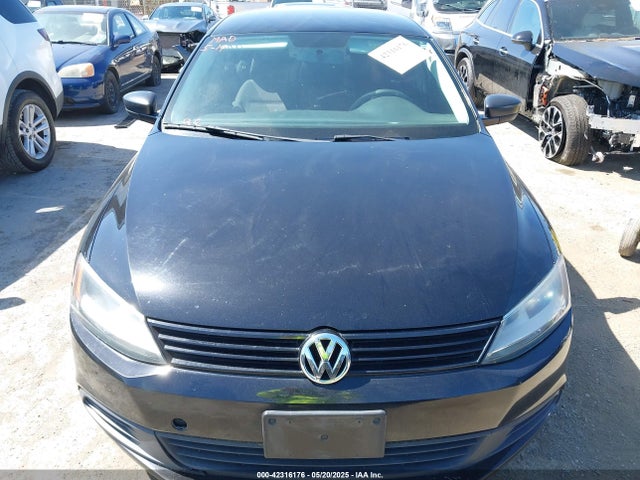 3VW2K7AJ9EM207135 Volkswagen Jetta 2.0l S