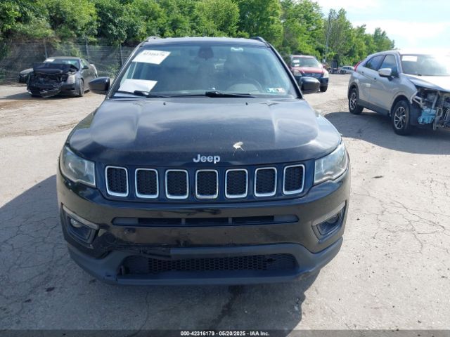3C4NJDBB9JT147463 Jeep Compass Latitude 4x4