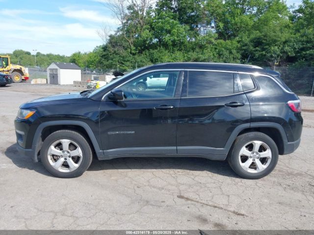 3C4NJDBB9JT147463 Jeep Compass Latitude 4x4