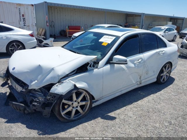 2013 MERCEDES-BENZ C 250 WDDGF4HB2DR260305 Photo 1