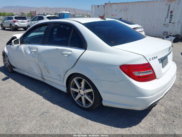2013 MERCEDES-BENZ C 250 WDDGF4HB2DR260305 Photo 2