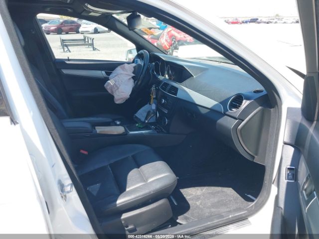 2013 MERCEDES-BENZ C 250 WDDGF4HB2DR260305 Photo 4