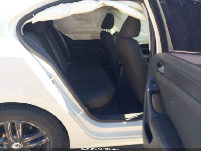 3VW2K7AJXFM224608 Volkswagen Jetta 2.0l S