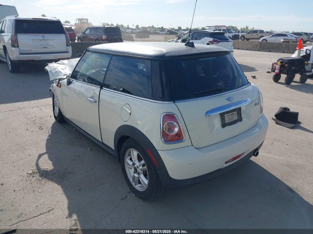 2012 MINI COOPER WMWSU3C56CT260795 Photo 2