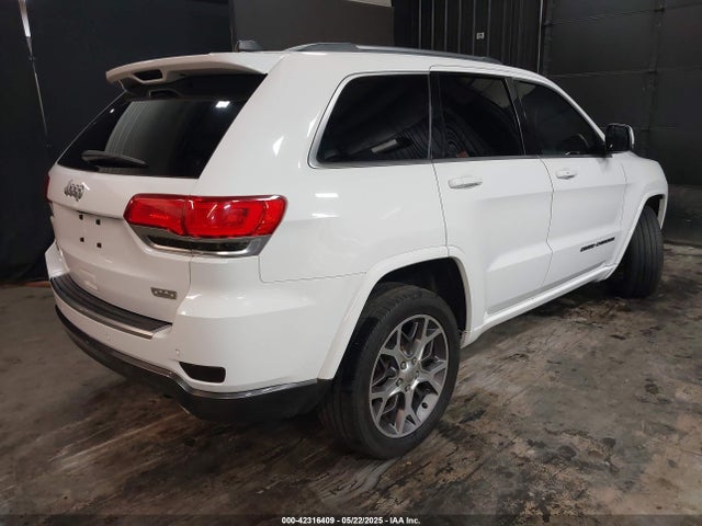 1C4RJFBG0JC263185 Jeep Grand Cherokee Sterling Edition 4x4