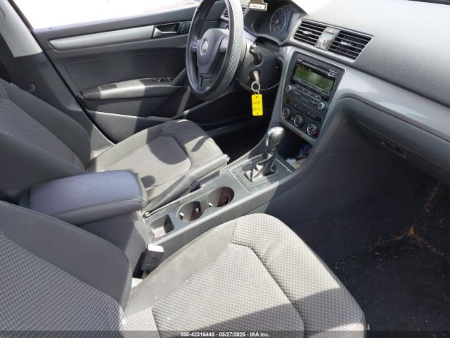 1VWAP7A3XEC008370 Volkswagen Passat 2.5l S