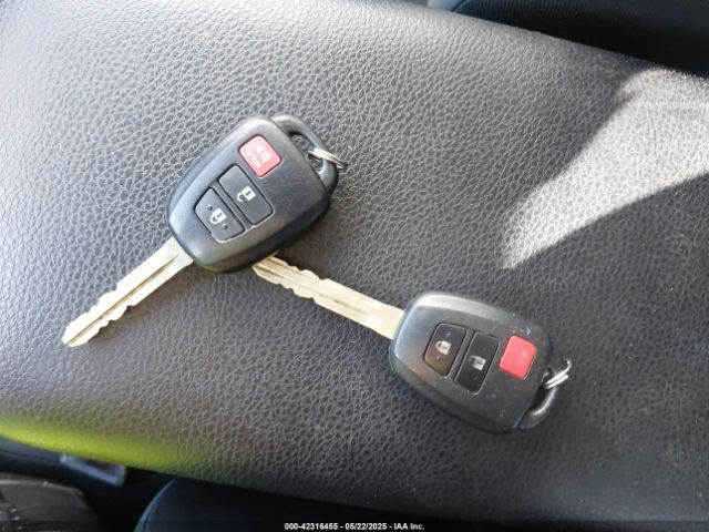 2T3ZFREV7FW151422 Toyota RAV4 LE