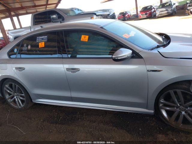 1VWAA7A33JC019514 Volkswagen Passat 2.0t R-line/2.0t S