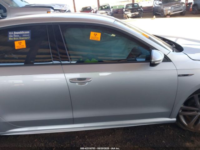 1VWAA7A33JC019514 Volkswagen Passat 2.0t R-line/2.0t S