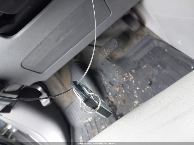 5TDYZ3DC2JS940989 Toyota Sienna Xle 8 Passenger