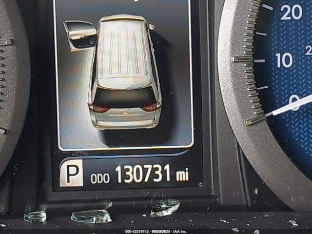 5TDYZ3DC2JS940989 Toyota Sienna Xle 8 Passenger