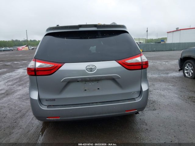 5TDYZ3DC2JS940989 Toyota Sienna Xle 8 Passenger