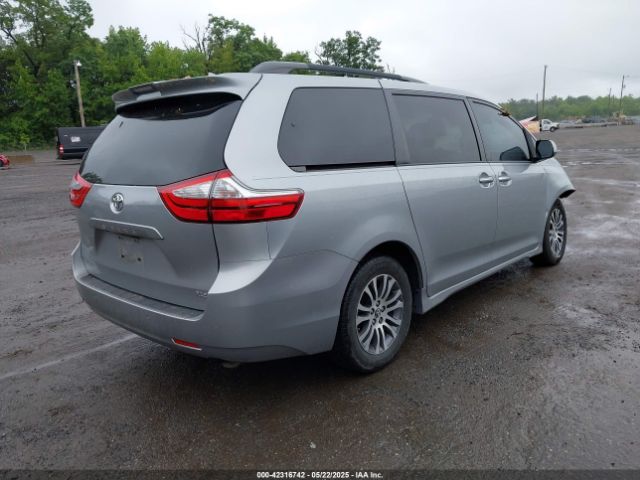 5TDYZ3DC2JS940989 Toyota Sienna Xle 8 Passenger