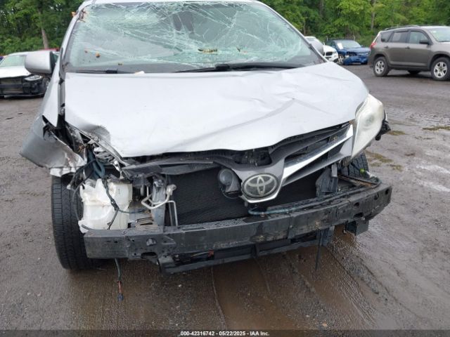 5TDYZ3DC2JS940989 Toyota Sienna Xle 8 Passenger
