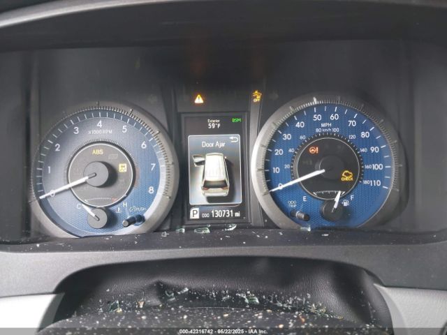 5TDYZ3DC2JS940989 Toyota Sienna Xle 8 Passenger