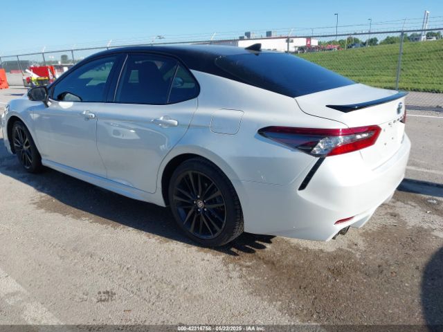 2021 TOYOTA CAMRY 4T1K31AK4MU024933 Photo 2