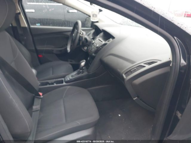 1FADP3F26HL276139 Ford FOCUS SE