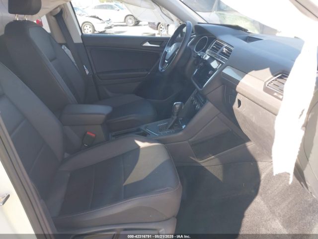 3VV3B7AX8LM120160 Volkswagen Tiguan 2.0t Se/2.0t Se R-line Black/2.0t Sel